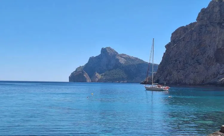 Descenso hacia Cala Boquer